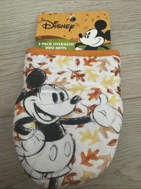 Disney Mickey Mouse Oversized 2 Pack Oven Mitts